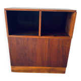 Low separation bookcase
