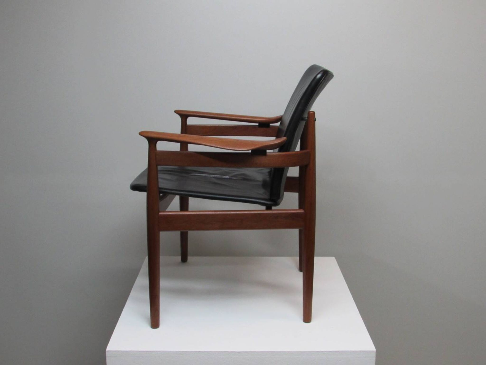 Finn Juhl model 192 in Teak, leather for France & Daverkosen