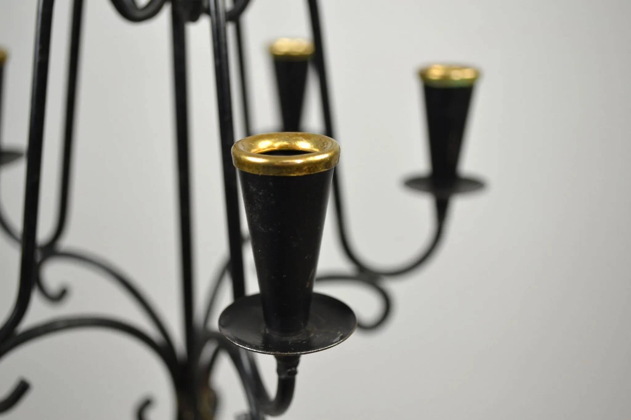 Chandelier en métal peint en noir avec des détails en cuivre – Gunnar Ander pour Ystad-Metall, Suède, années 1950