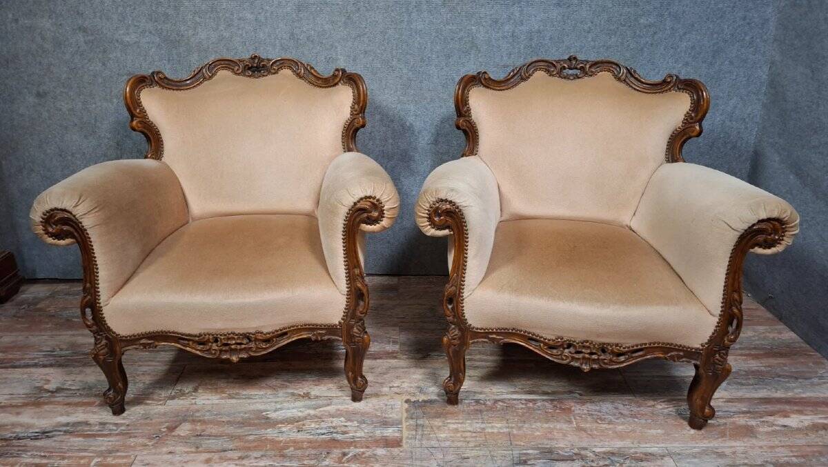 Pair of sculpted walnut armchairs – Louis XV style – 20th century