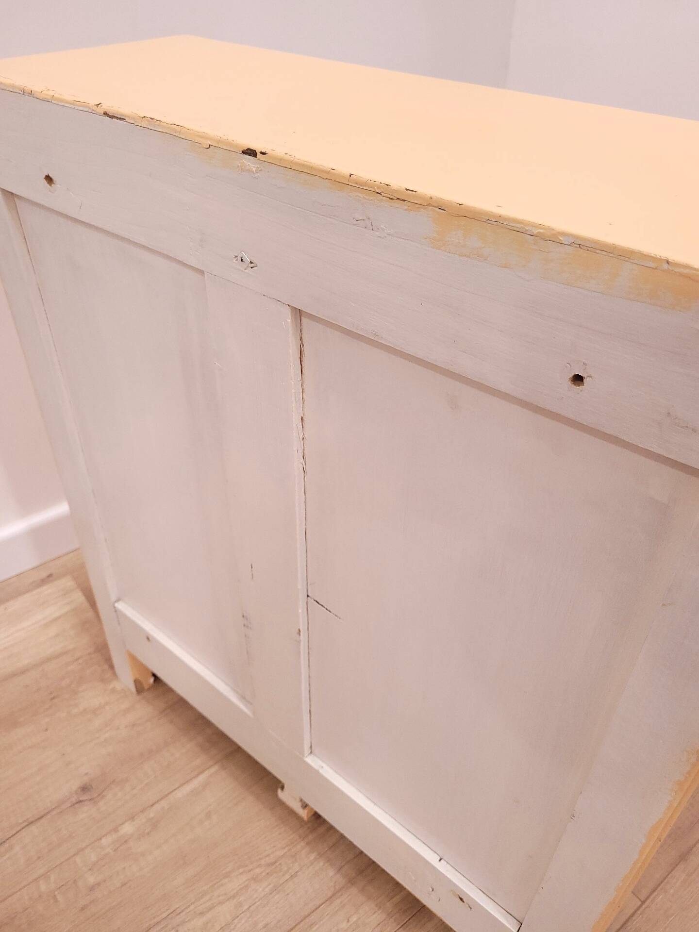 Wall cabinet
