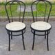 Paire de chaises de bistrot en acier noir et cannage plastique