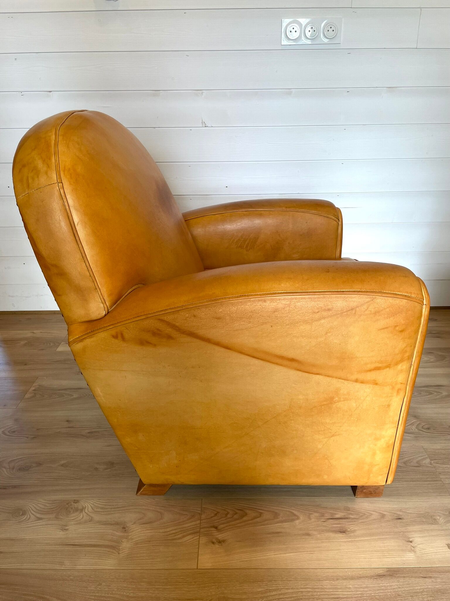 Authentic Club Lounge Set (Sofa + 1 Armchair) in Basane Leather