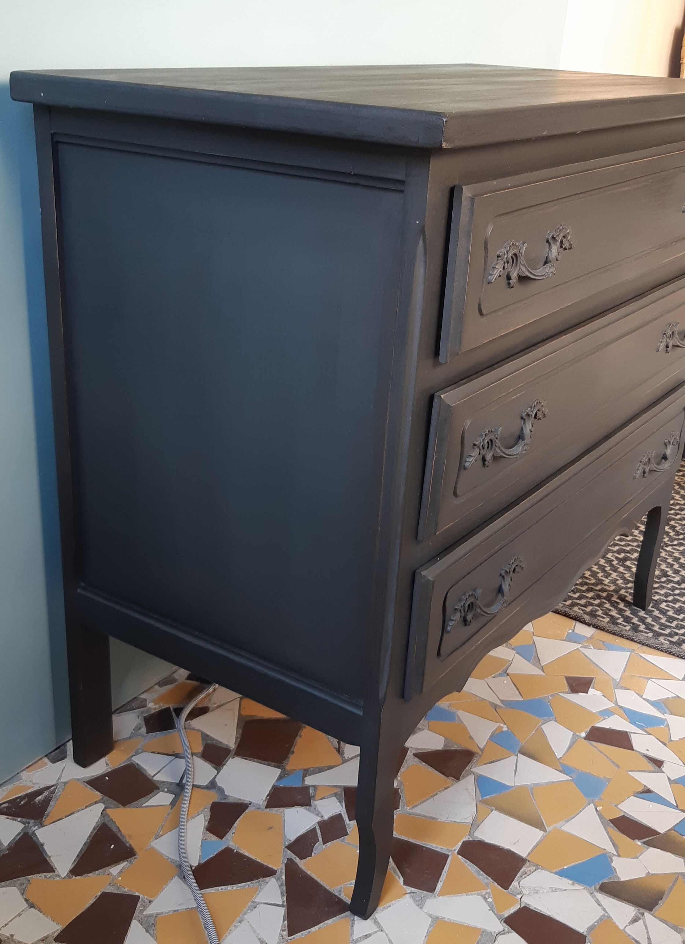 Dresser patinated in black