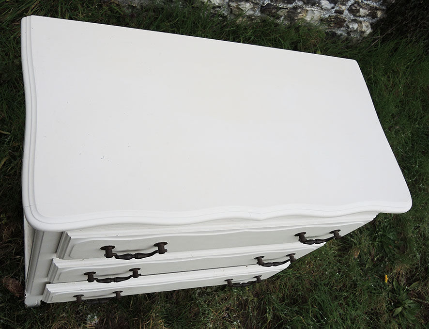 Old chest of drawers in white wood