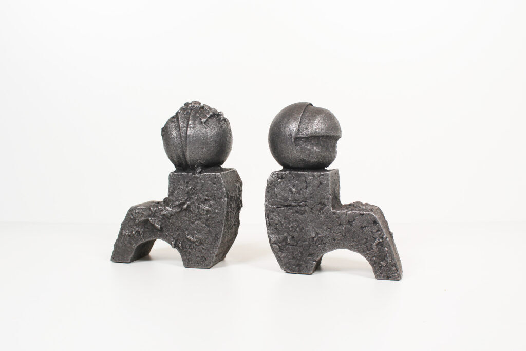 Ensemble de serre-livres en aluminium coulé brutaliste par Willy Ceysens, Belgique, années 1980.