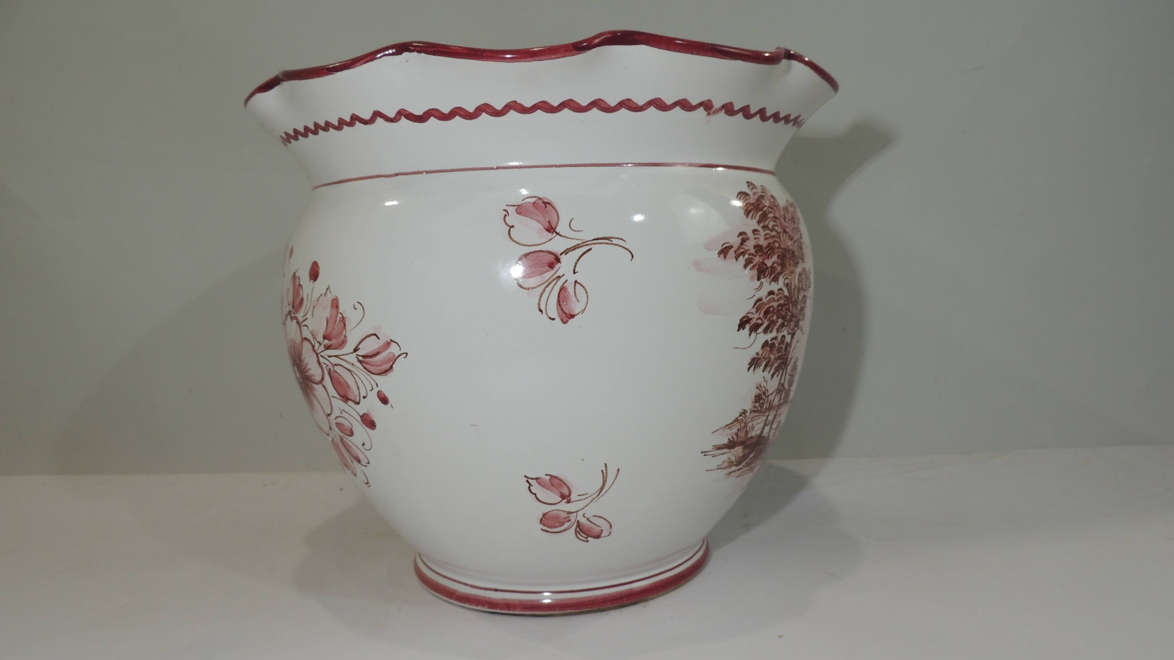 Earthenware/vintage plant pot