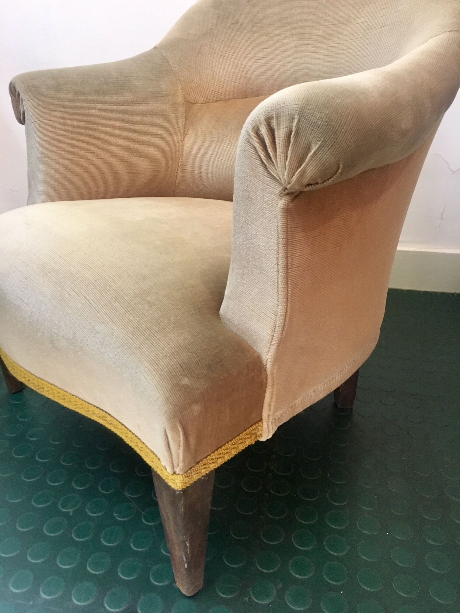Armchair toad velvet vintage cream