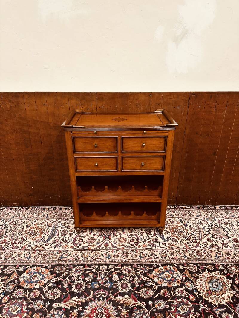 Armoire à vin anglaise classique