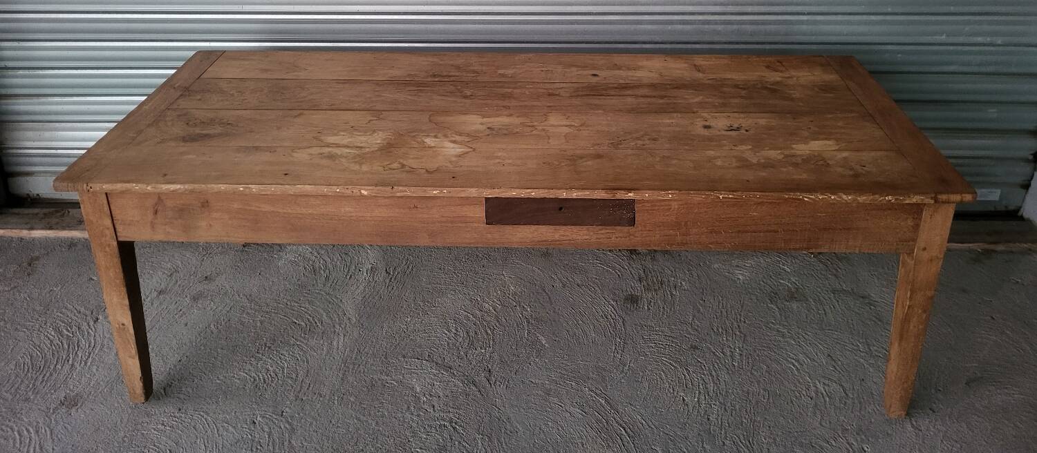 Old farmhouse table in solid oak with dowels.