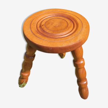 Cowherd tripod stool