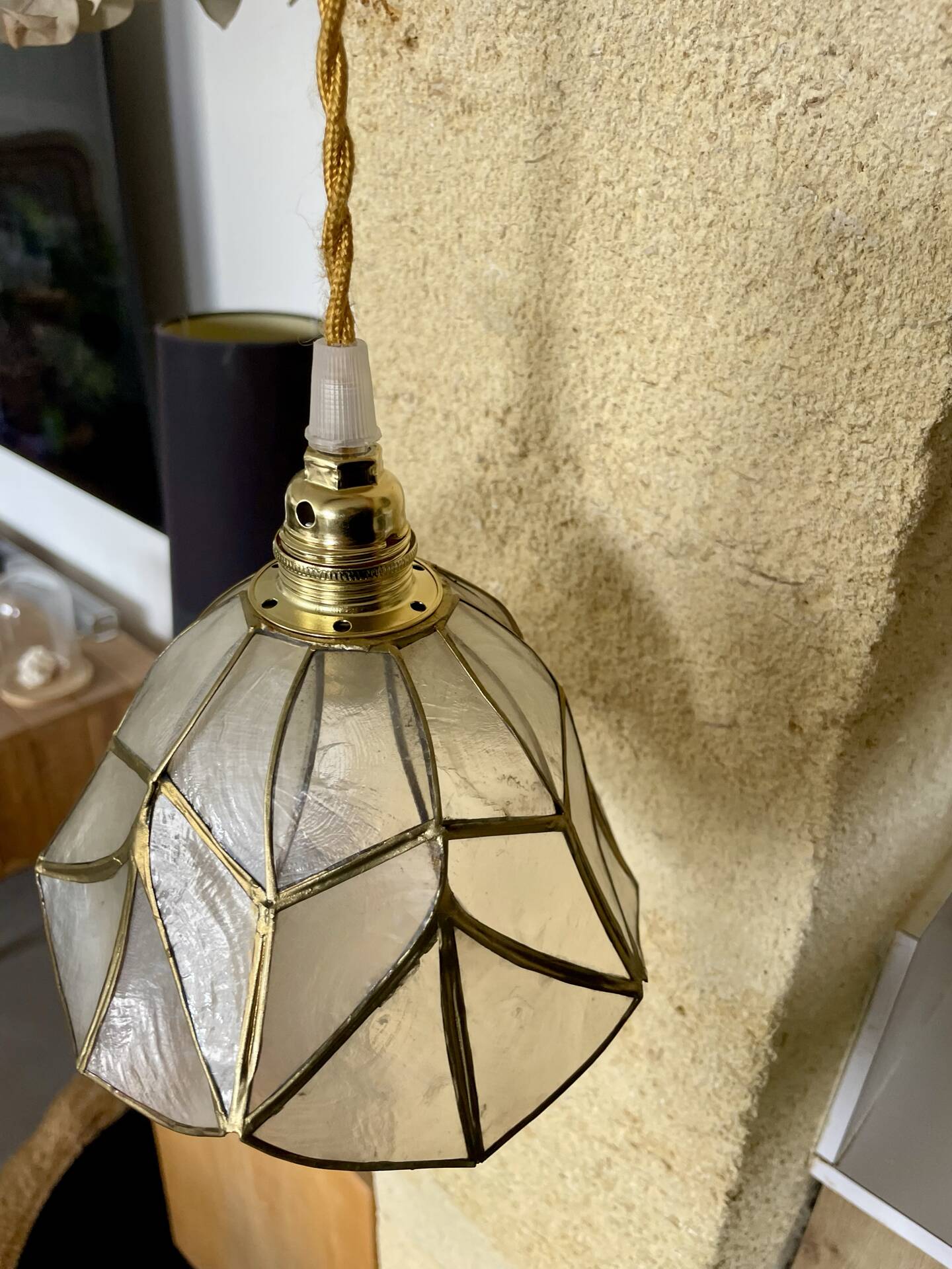 Italian lampshade applique from the 1970s in mother-of-pearl and gilded brass.