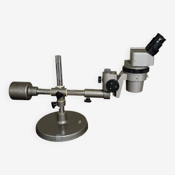 Olmpusvmt-2f stereoscopic microscope with base and adjustable foot.