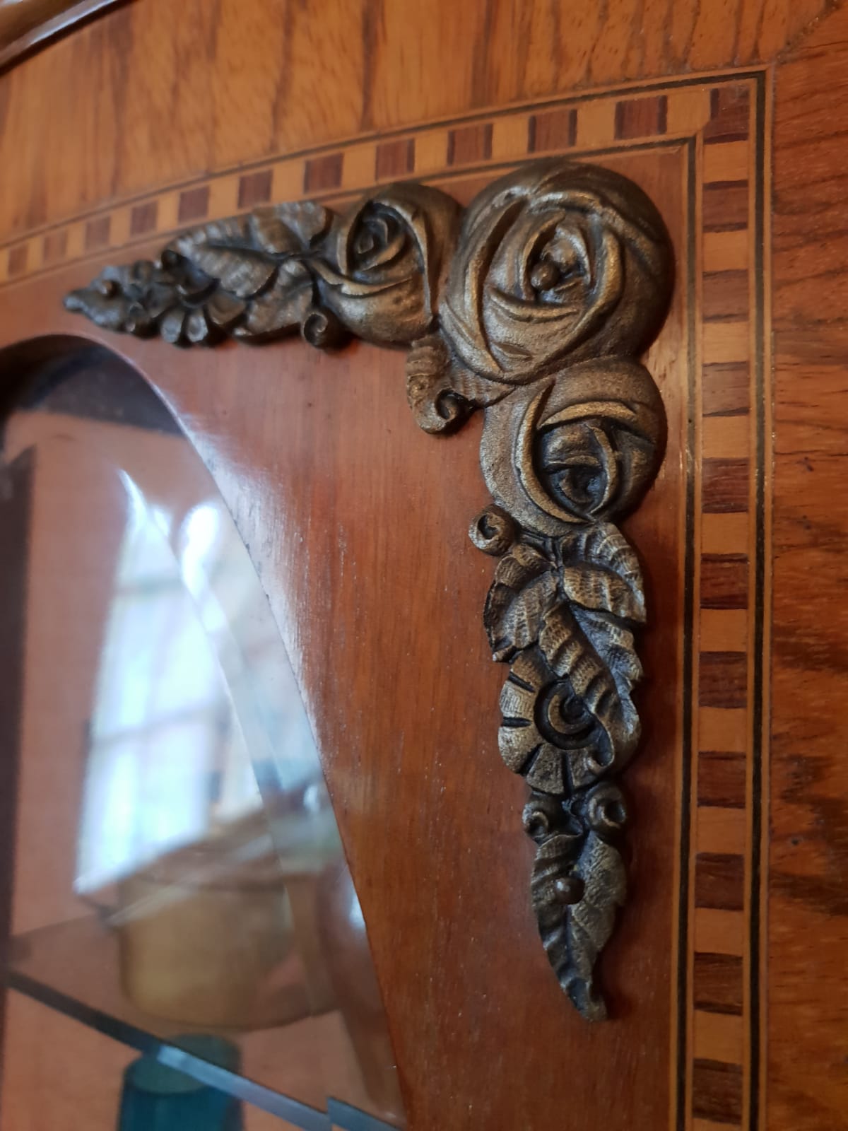 Art Deco showcase sideboard in merisier et zebrano