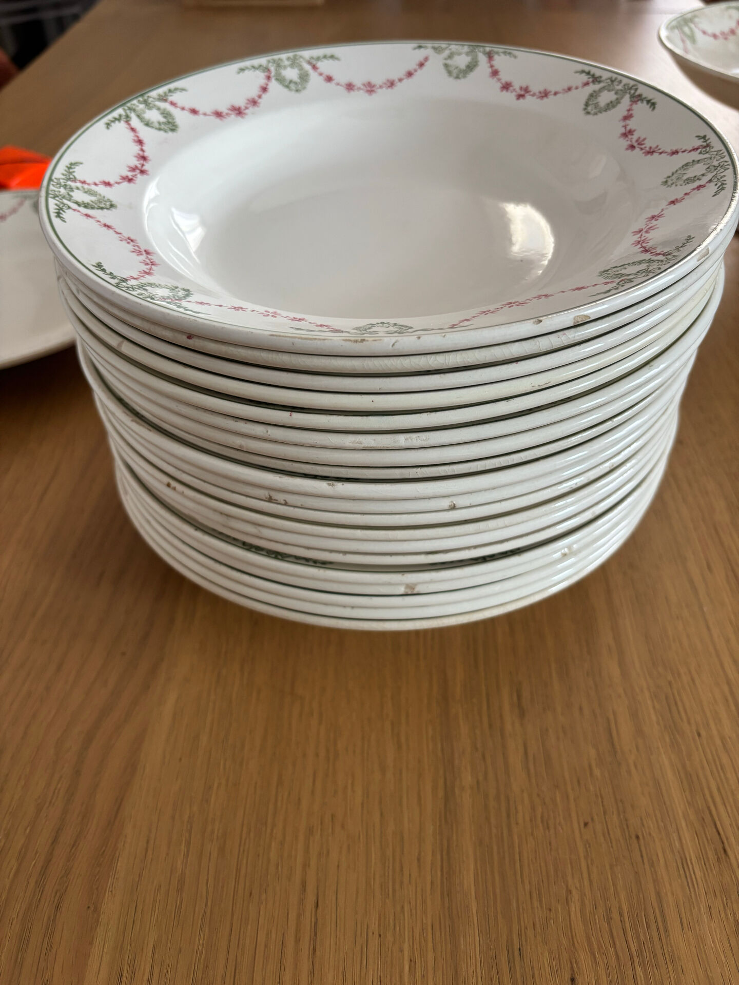 Longwy service – Louis XVI style – 19 deep plates + 1 serving dish