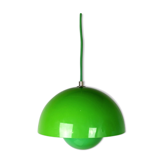 Green flowerpot hanging lamp by Verner Panton