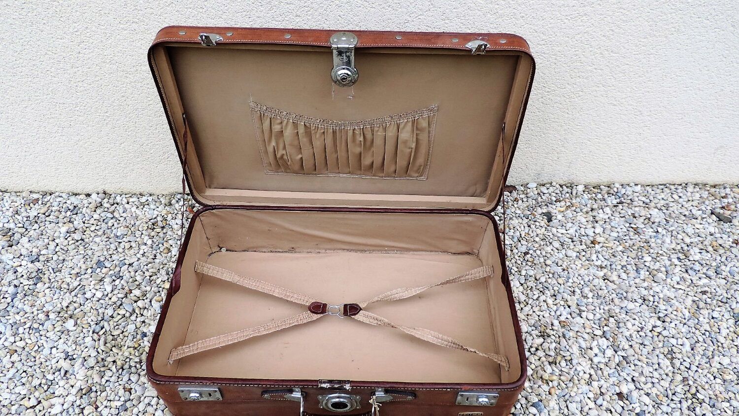Valise  ancienne en cuir Feiten