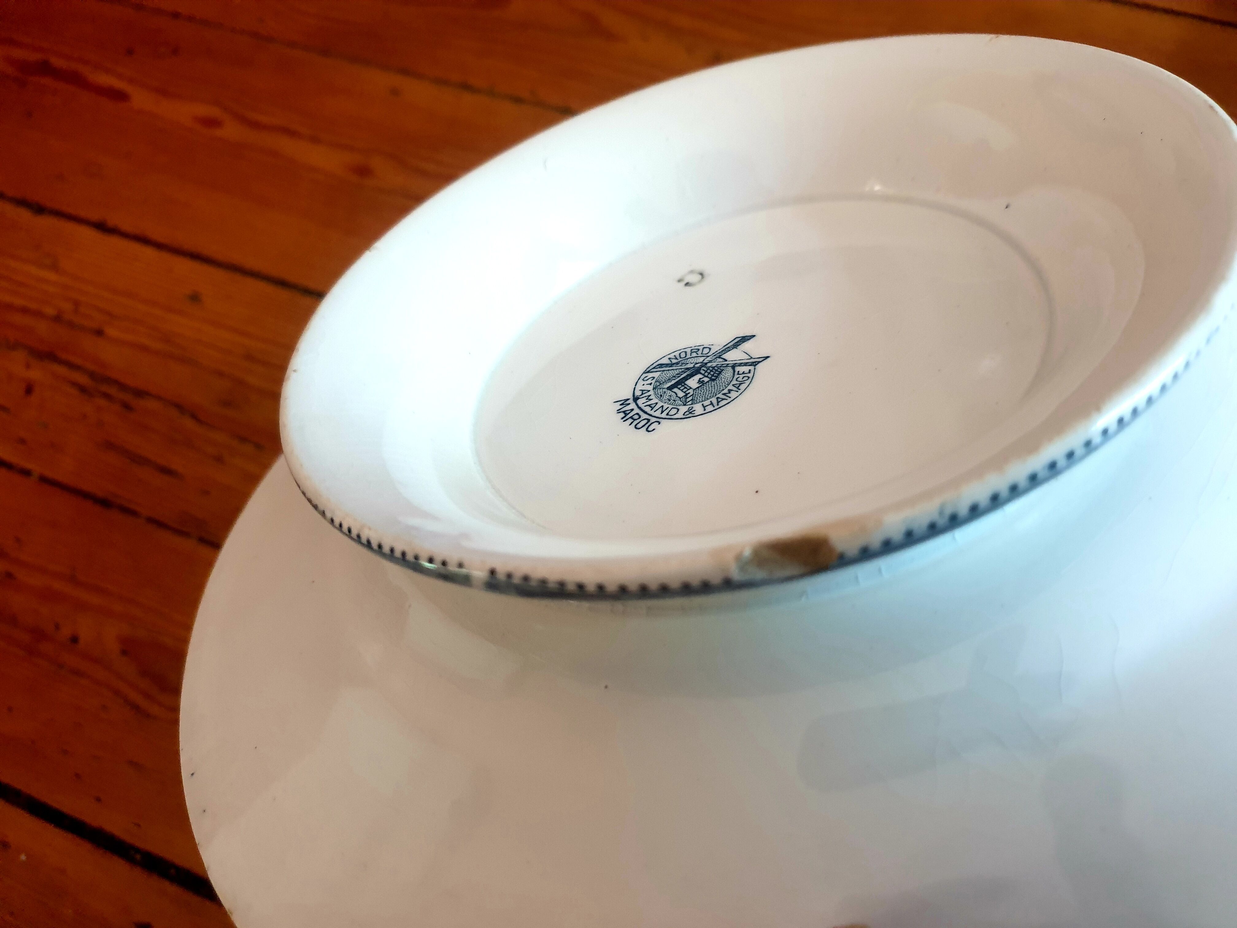 Pair of dishes on light standing saint amand morocco collection