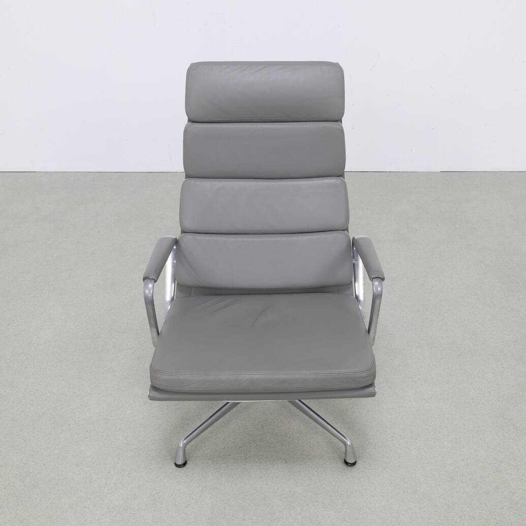 Soft Pad Chair EA 222 – Lounge by Charles and Ray Eames for Vitra