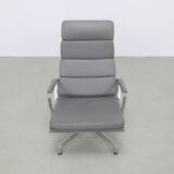 Soft Pad Chair EA 222 – Lounge by Charles and Ray Eames for Vitra