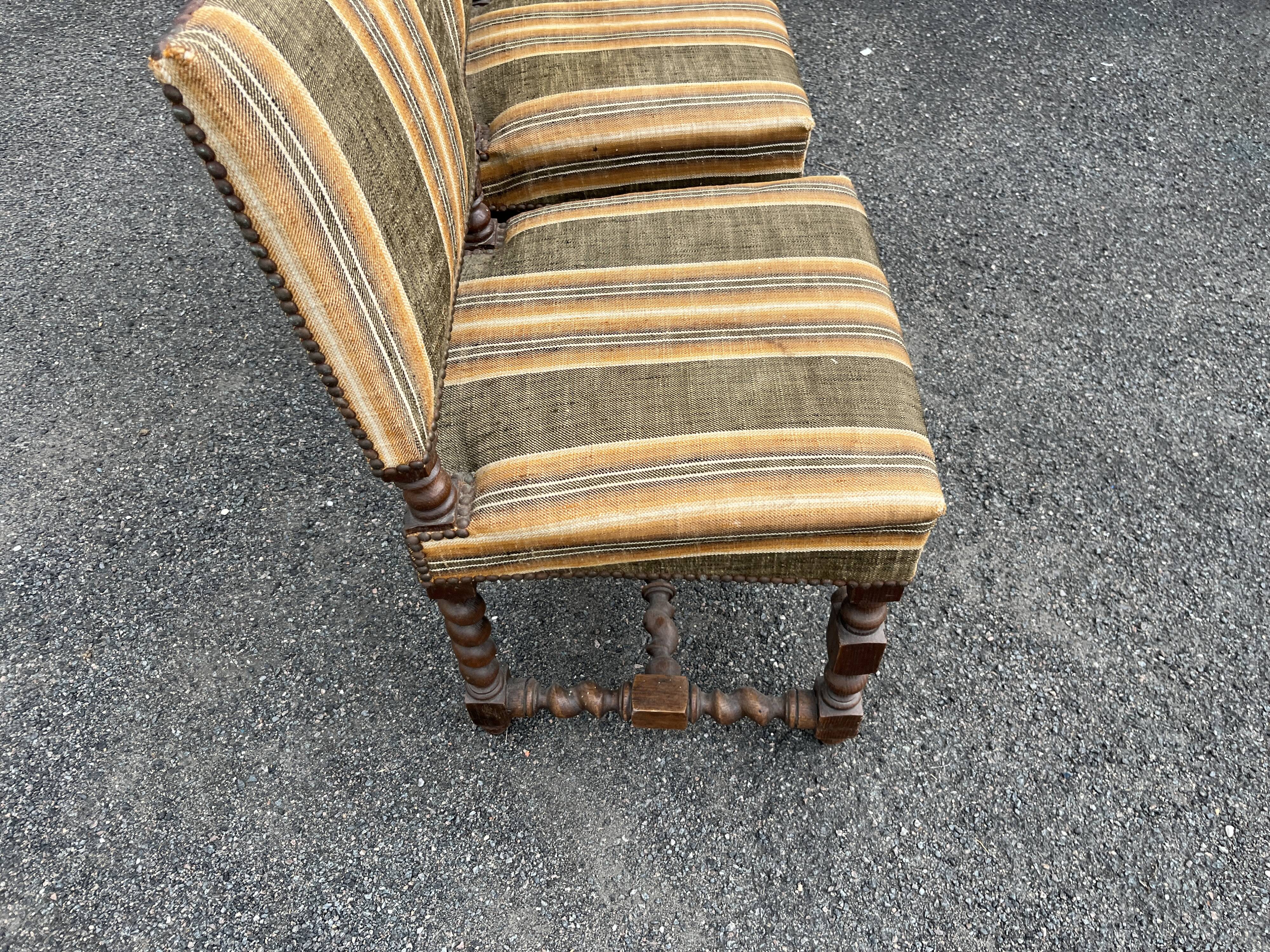 Paire de chaises anciennes style Louis XIII à pieds torsadés