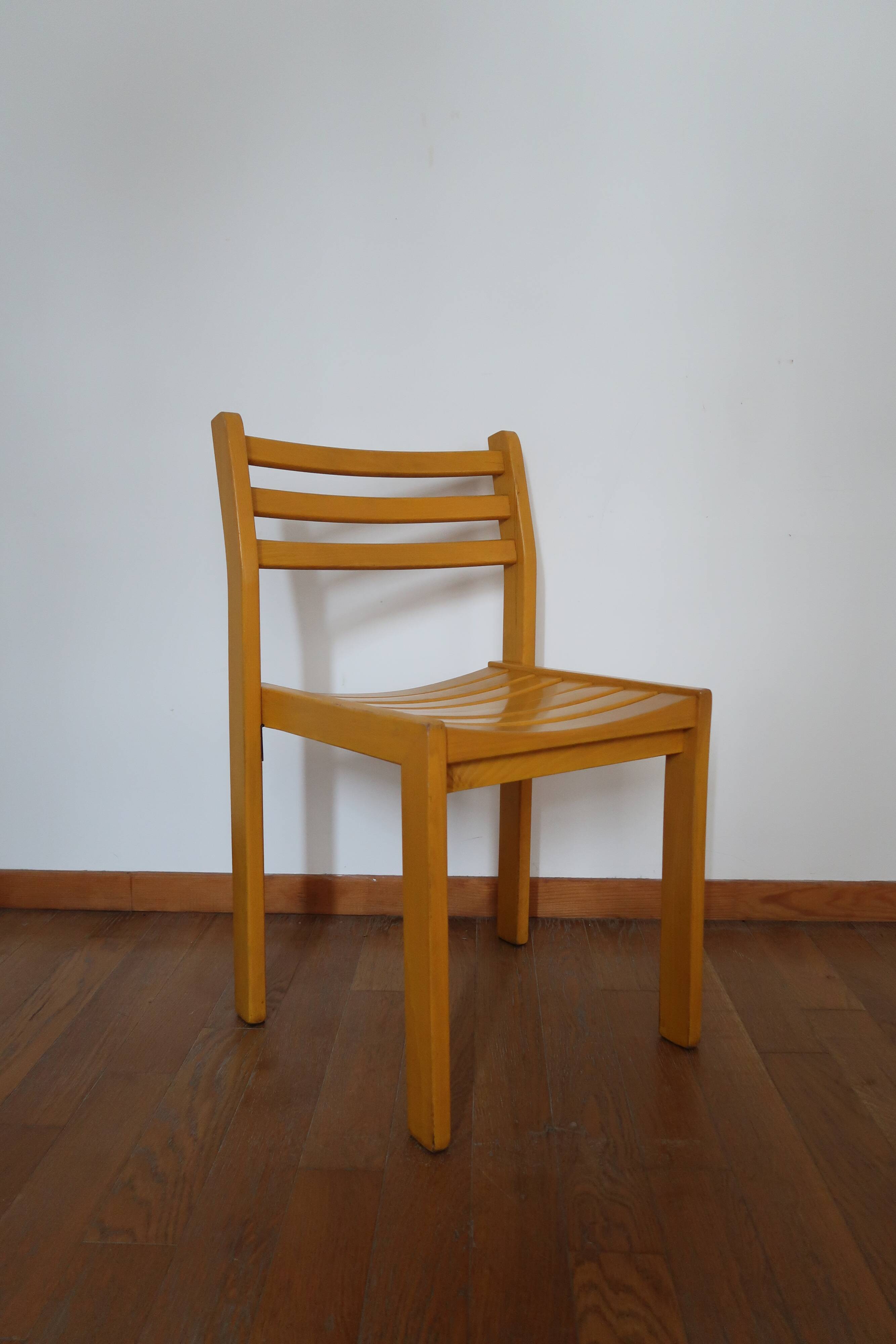 6 stackable wooden chairs