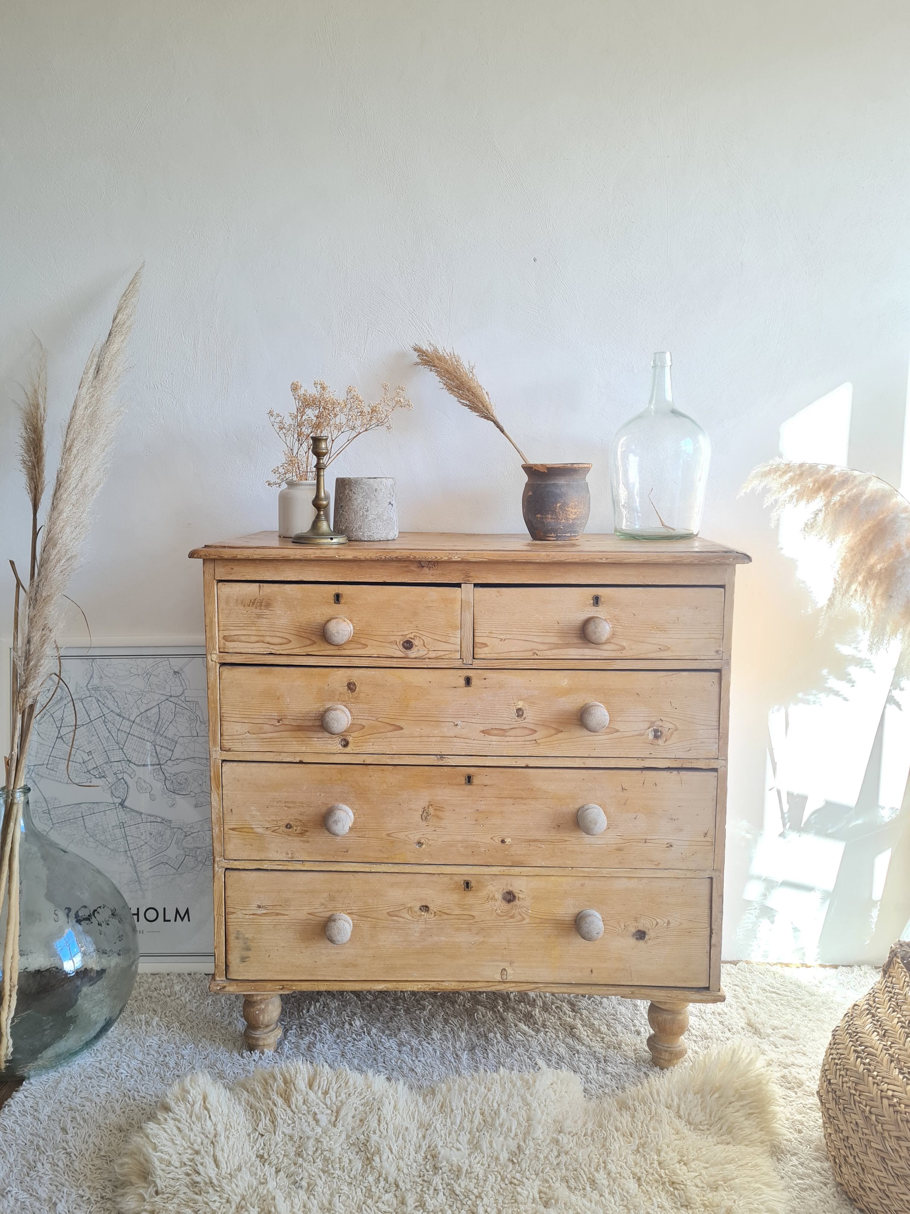 Old English style chest of drawers