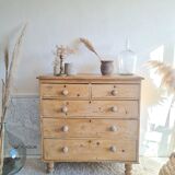 Old English style chest of drawers