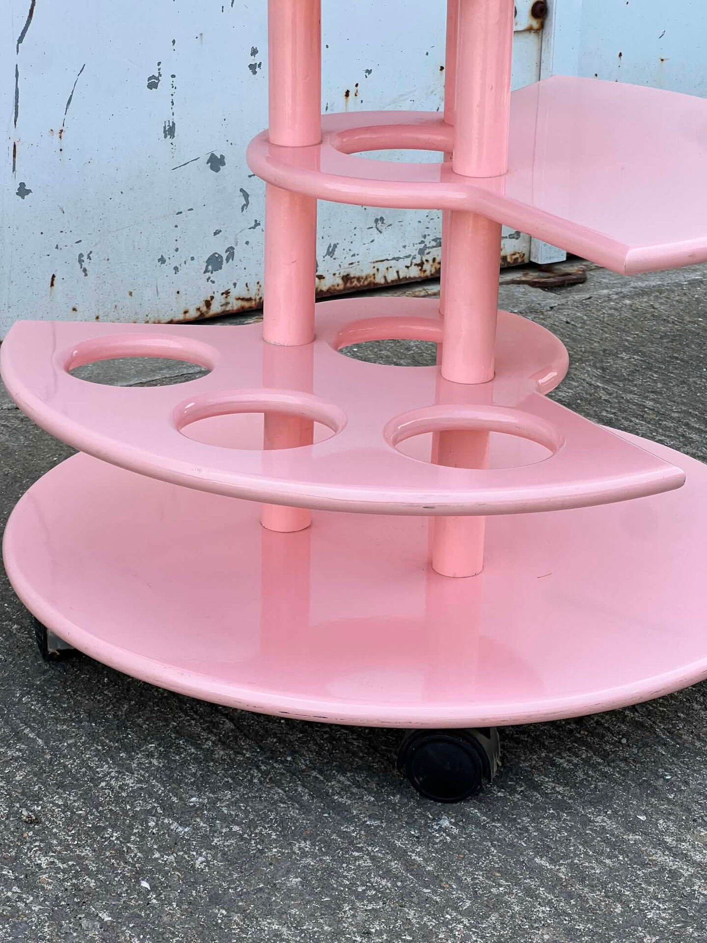 Mini bar dessert from the 80s, Memphis style, light pink lacquered wood.