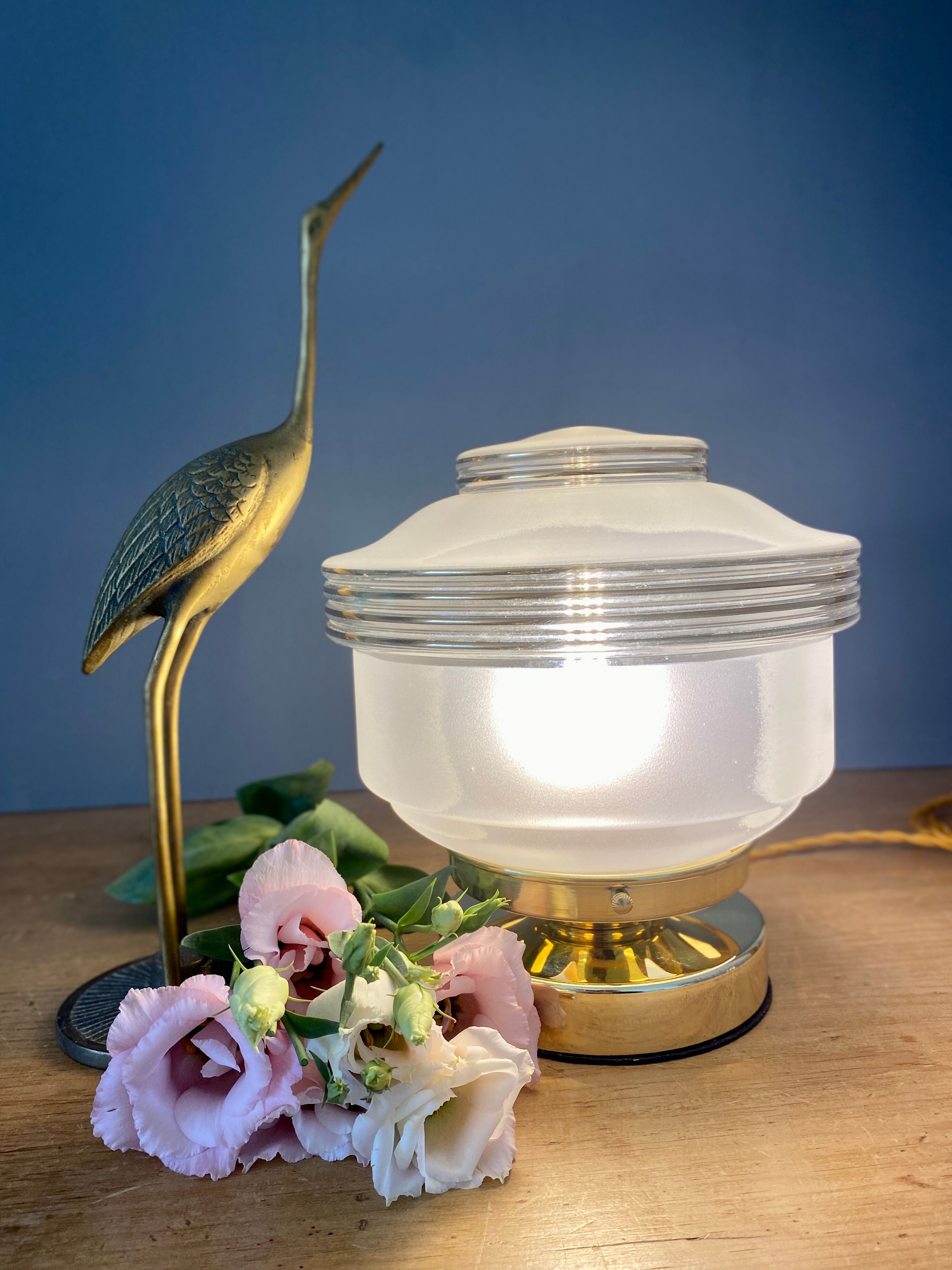 Table lamp vintage art deco globe in white frosted glass with golden edging