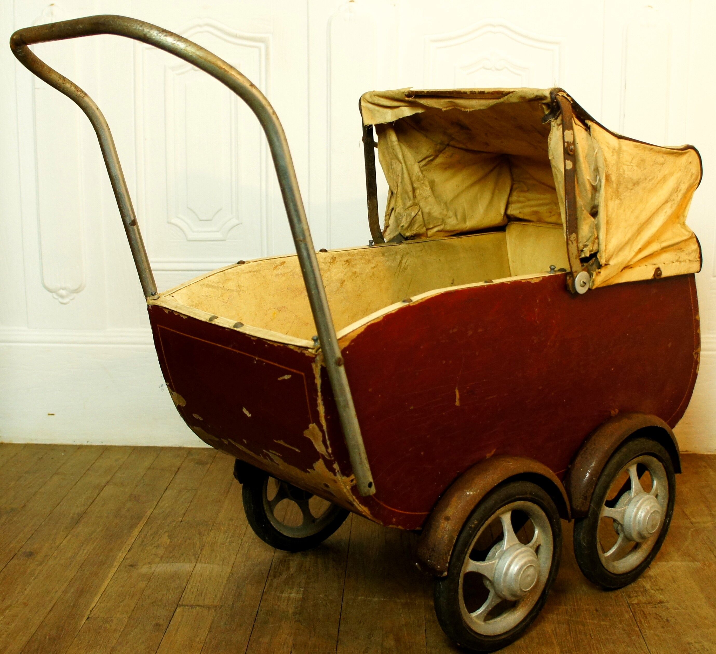 Ancient doll landau 1940