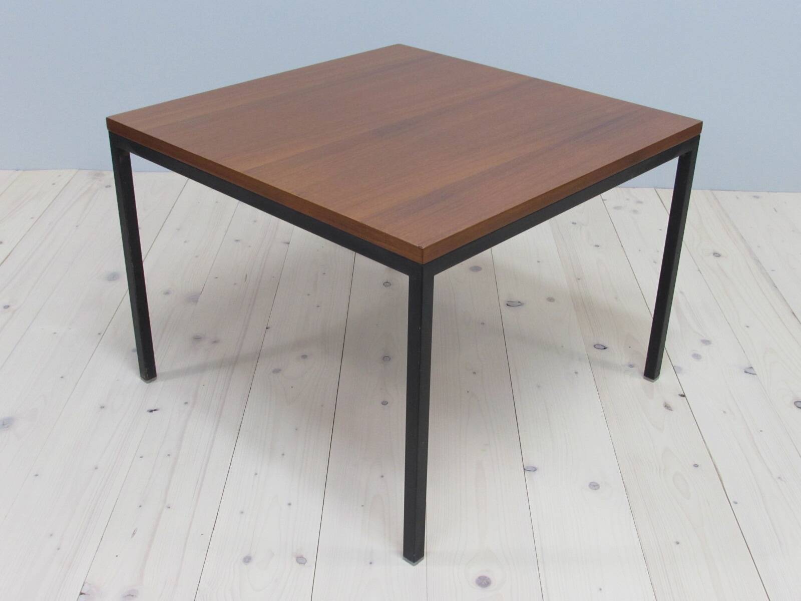 Table d'appoint en teck - Läsko Studioform International