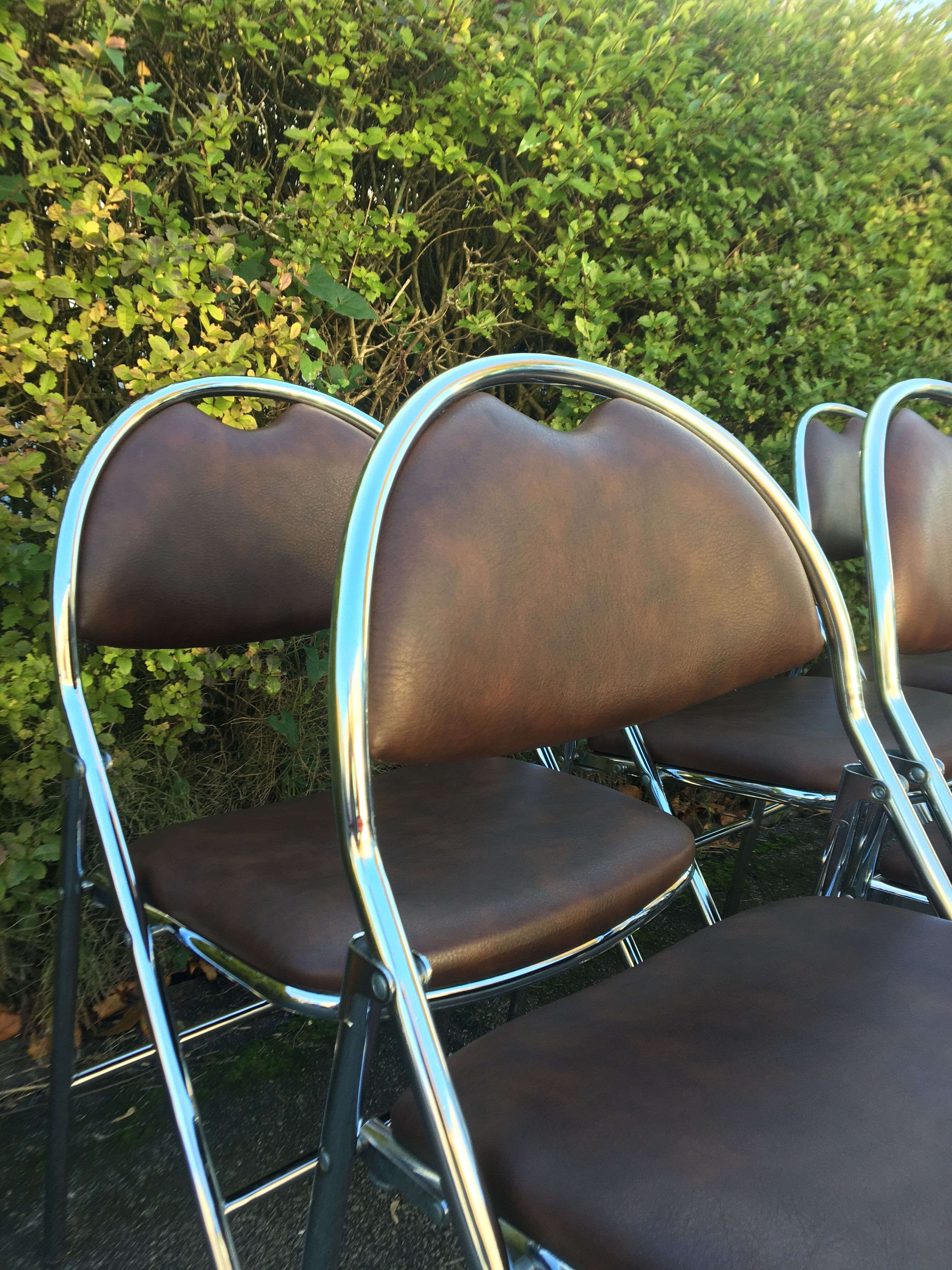 Set de 6 chaises pliantes acier et similicuir 70’s