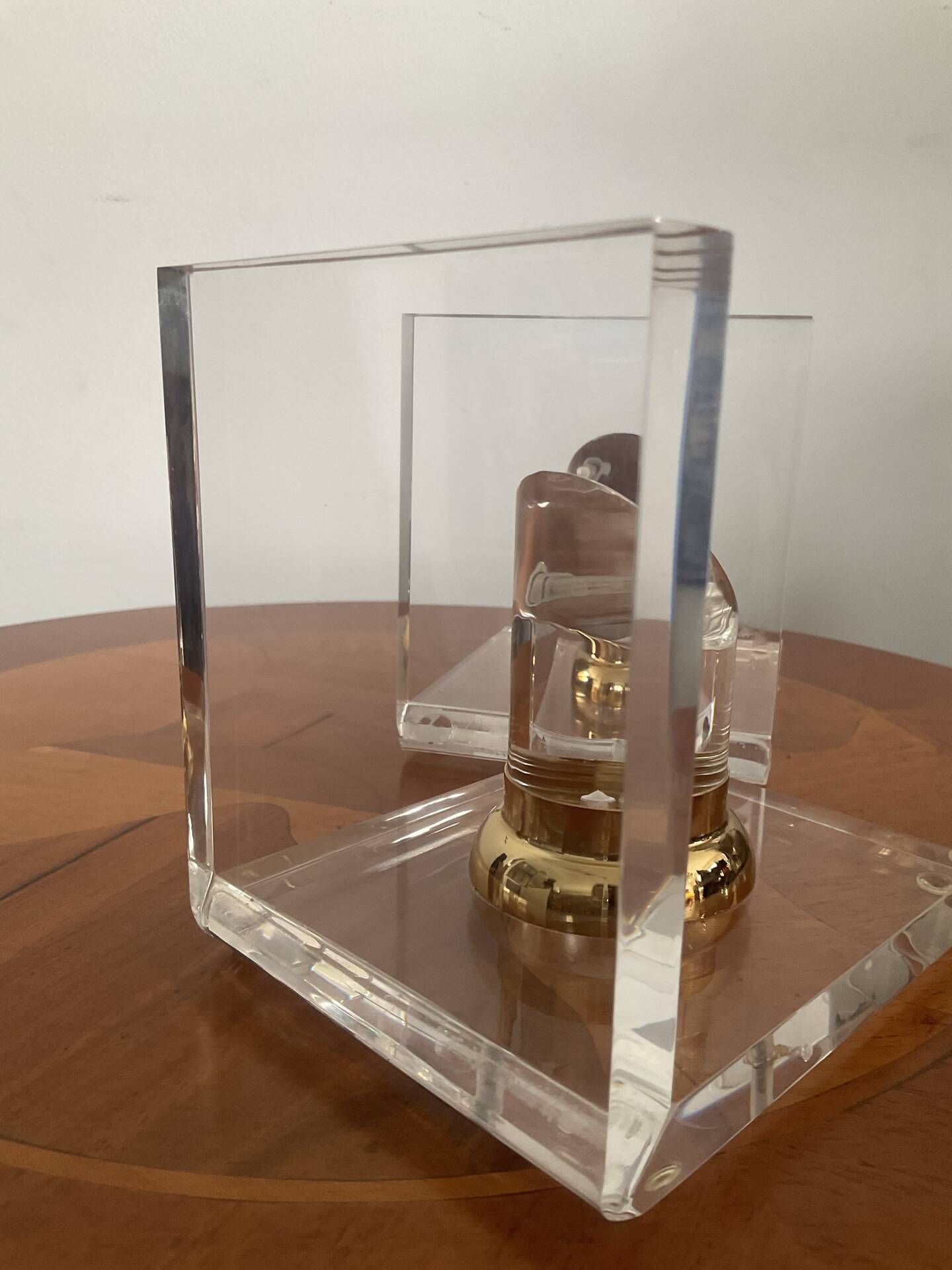 Vintage pair of bookends in lucite and brass from the 1970s.