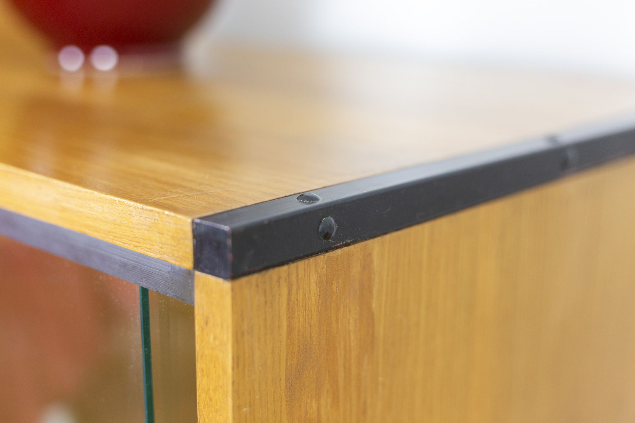 Oak and metal bookcase  design ARP (Motte Guariche Mortier), edition Minvielle 1960