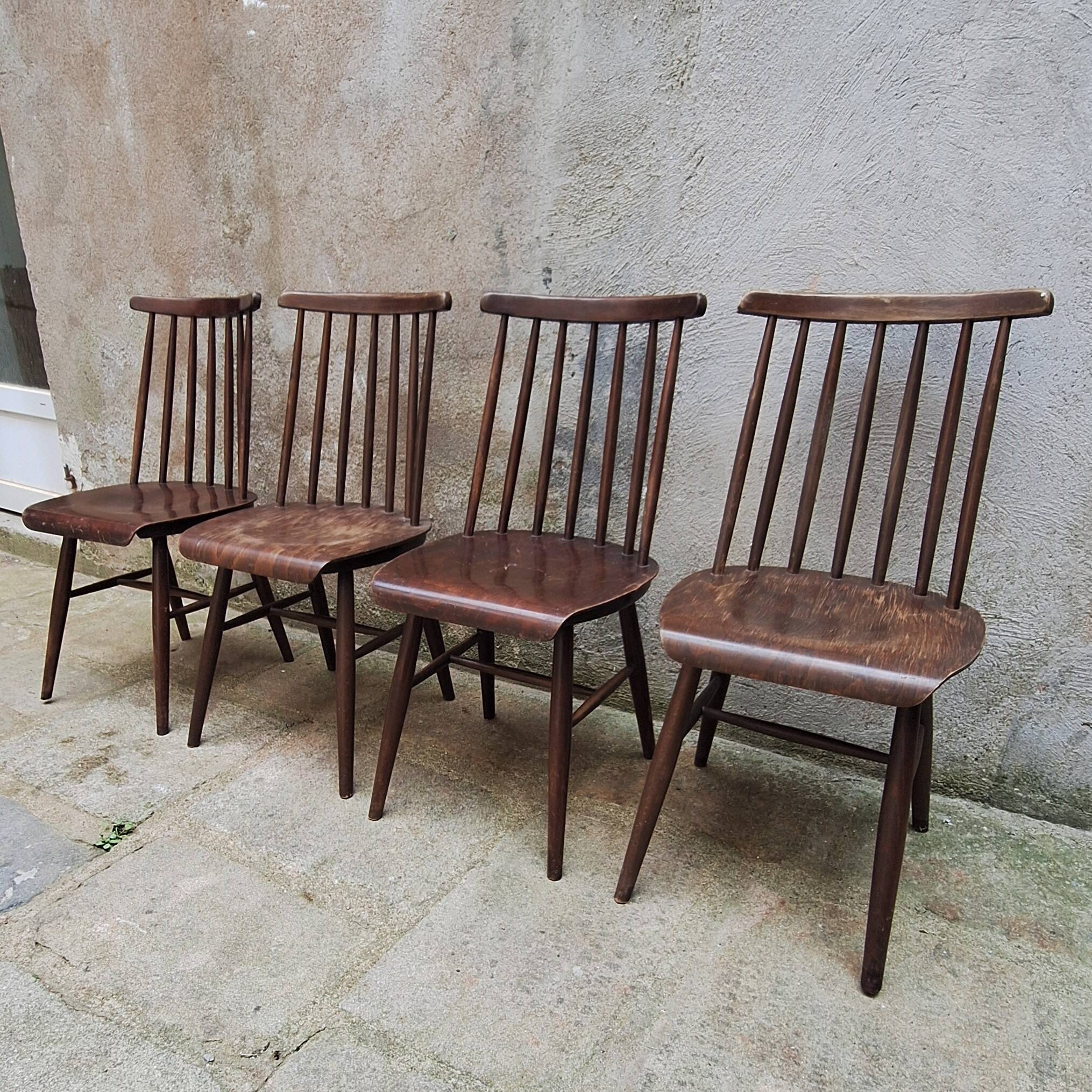 Set of 4 wooden slatted chairs in Scandinavian style