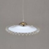 Suspension en opaline blanche crantée