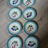 8 assiettes à dessert anciennes en barbotine