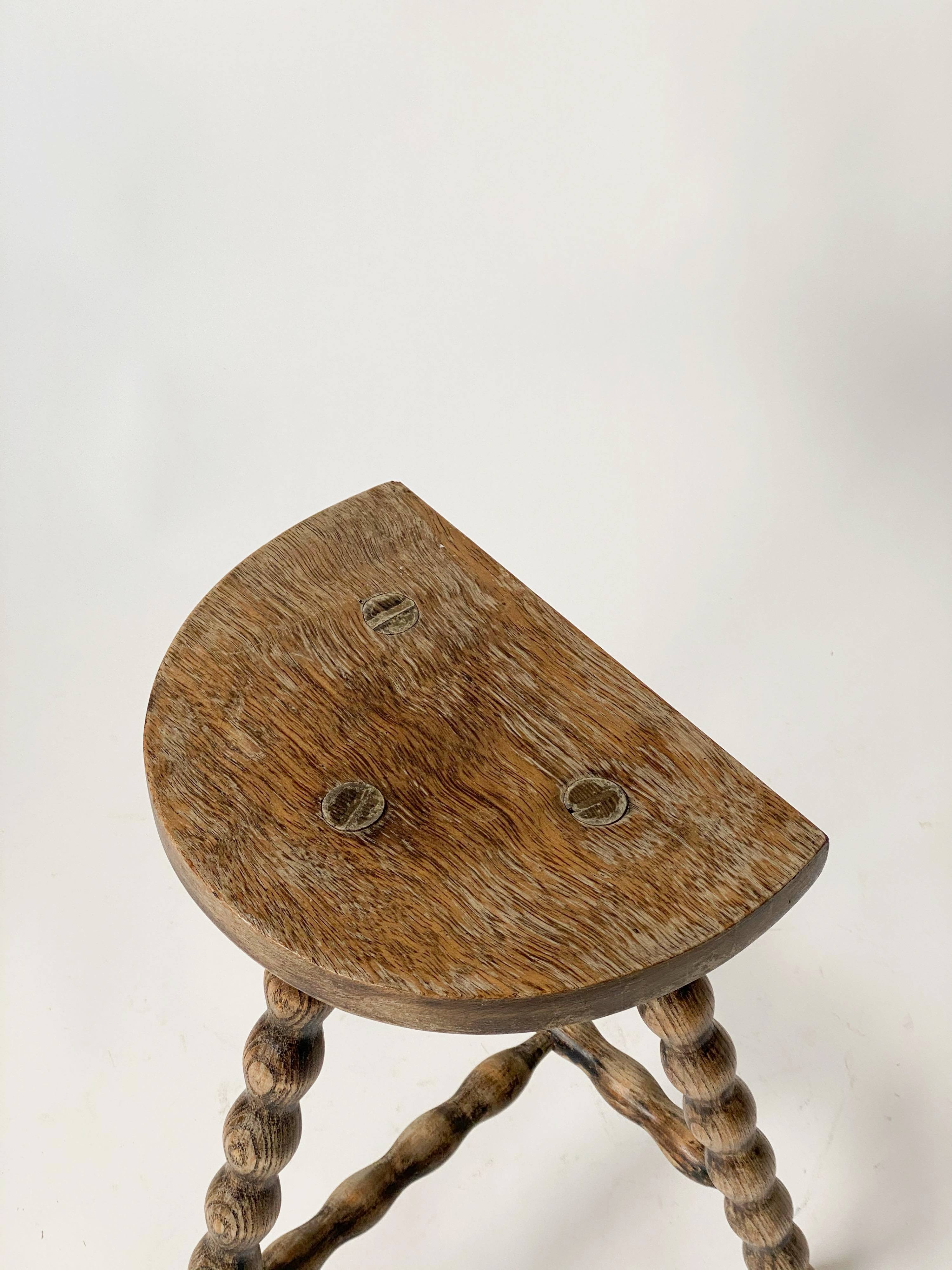 Tabouret de ferme tripode vintage