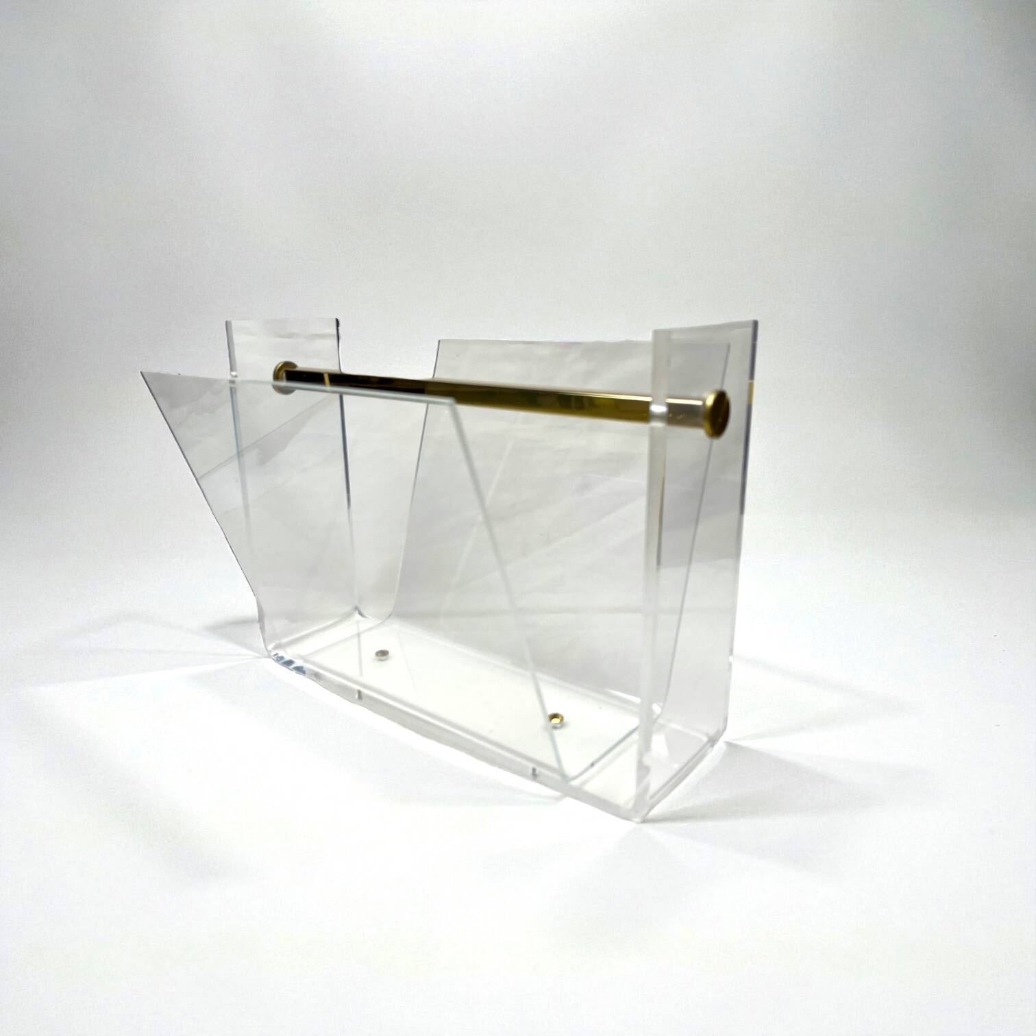 Vintage David Lange magazine rack for Roche Bobois - Plexiglas and brass