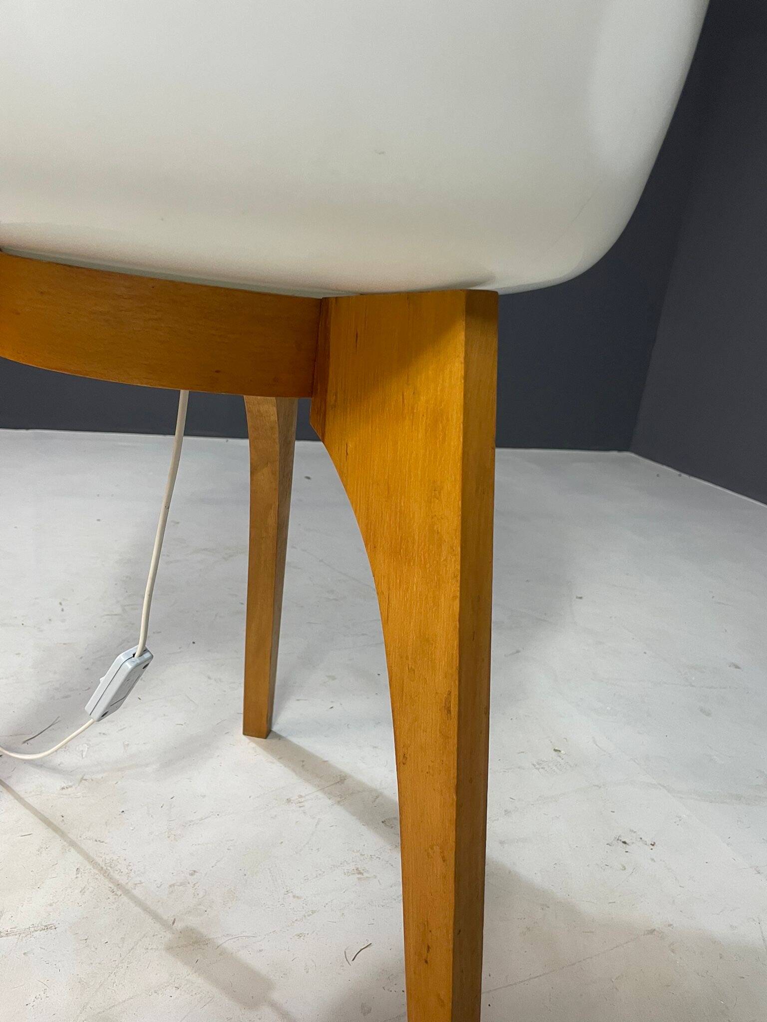 Grand lampadaire ULUV, bois et verre dépoli, Tchécoslovaquie, années 1960