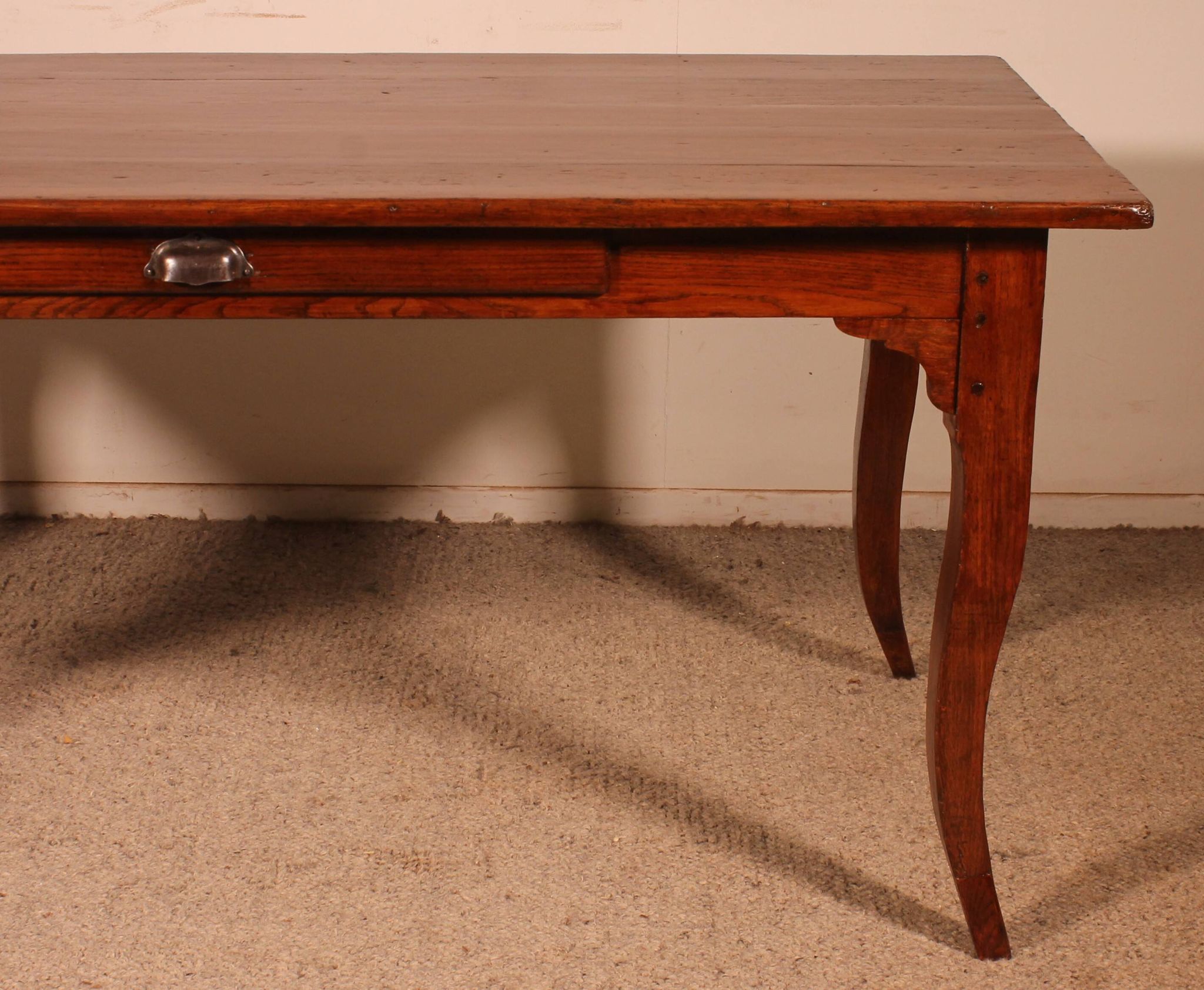 Louis XV table in oak, late 18th century.