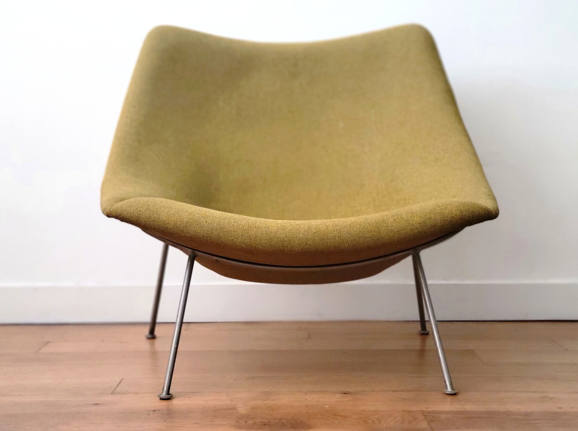 Fauteuil lounge Big Oyster F157 d'Artifort par Pierre Paulin