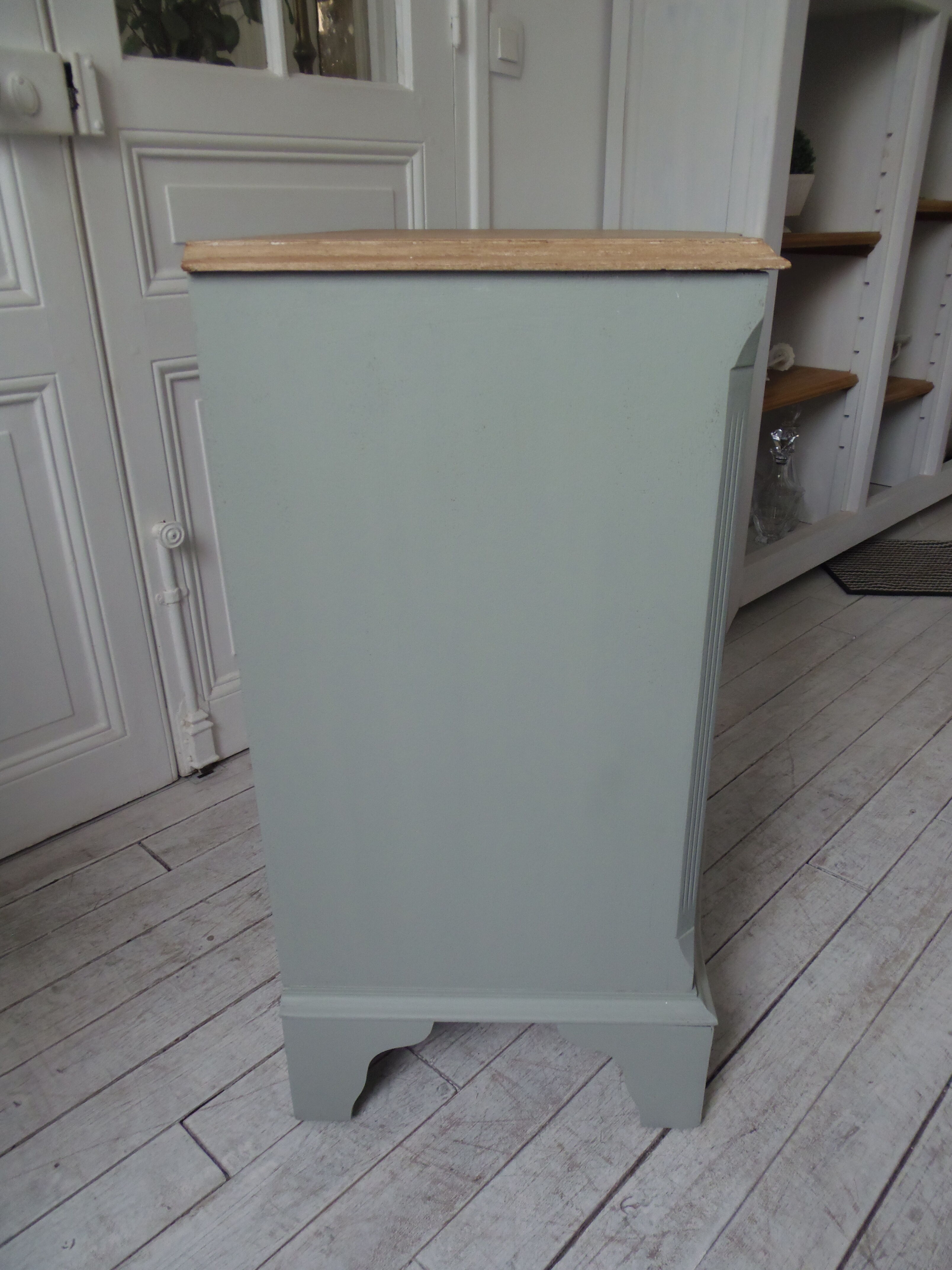 Vintage chest of drawers green of gray, 4 drawers, wooden top