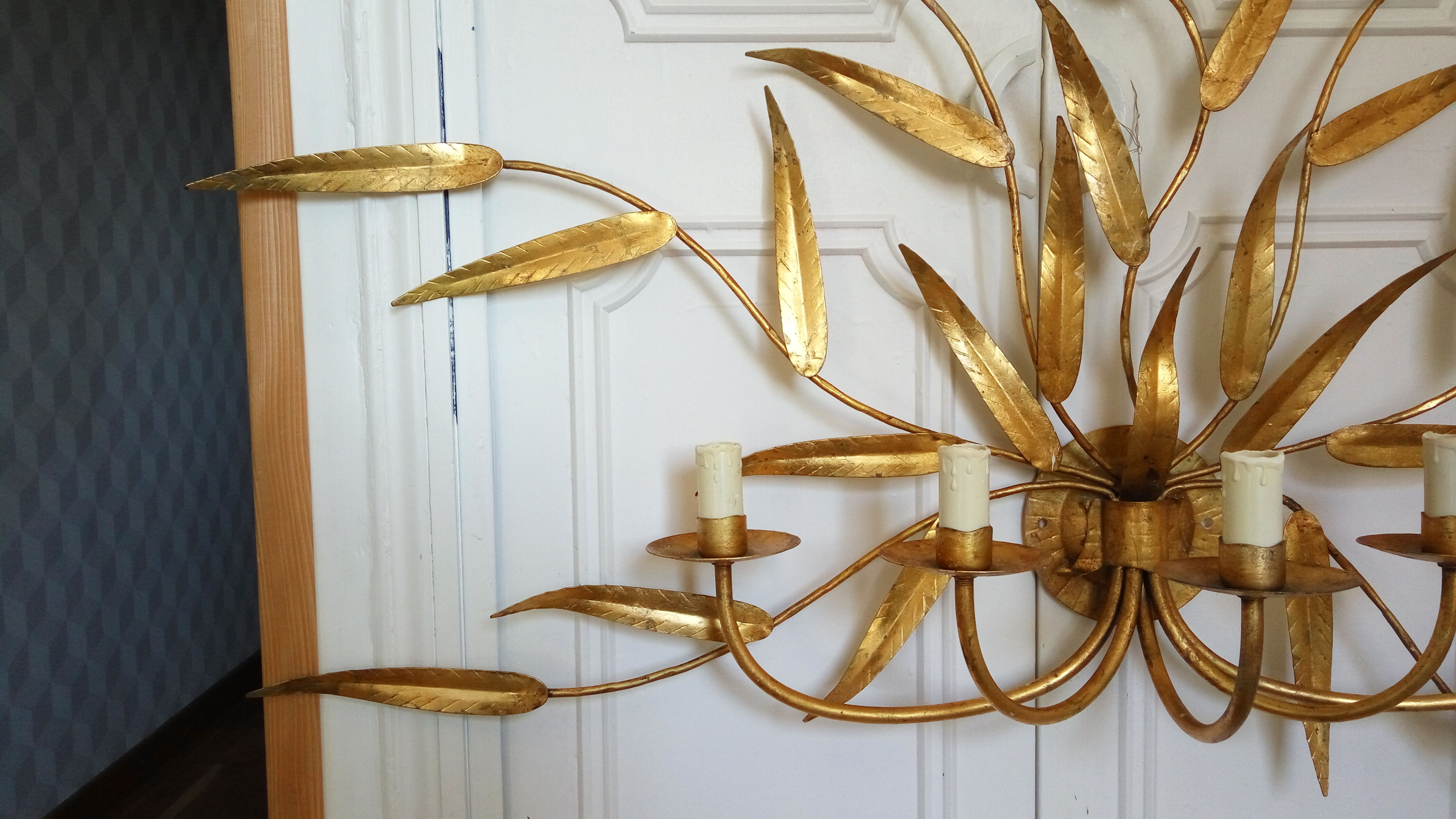 Bamboo leaves wall light