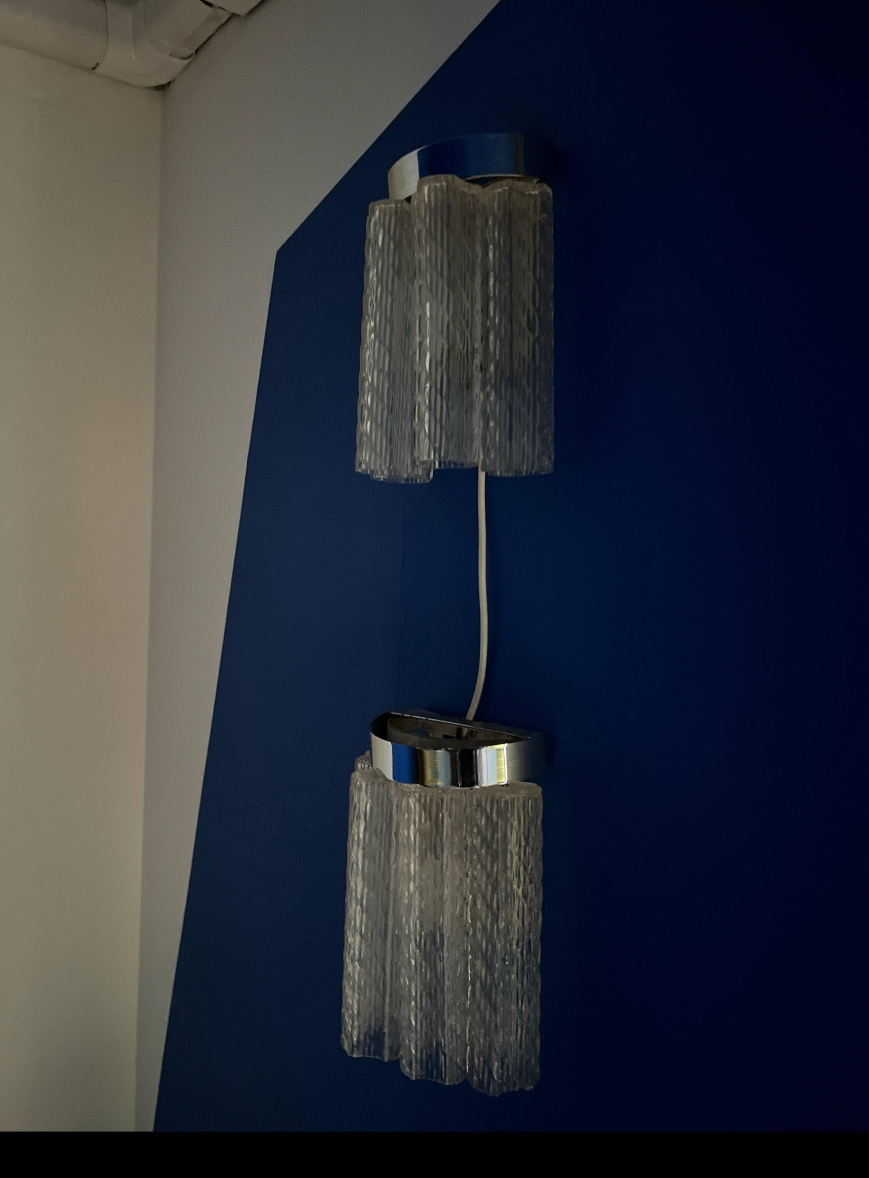 Set of two wall sconces in Murano glass and chromed metal, Italian Decorative