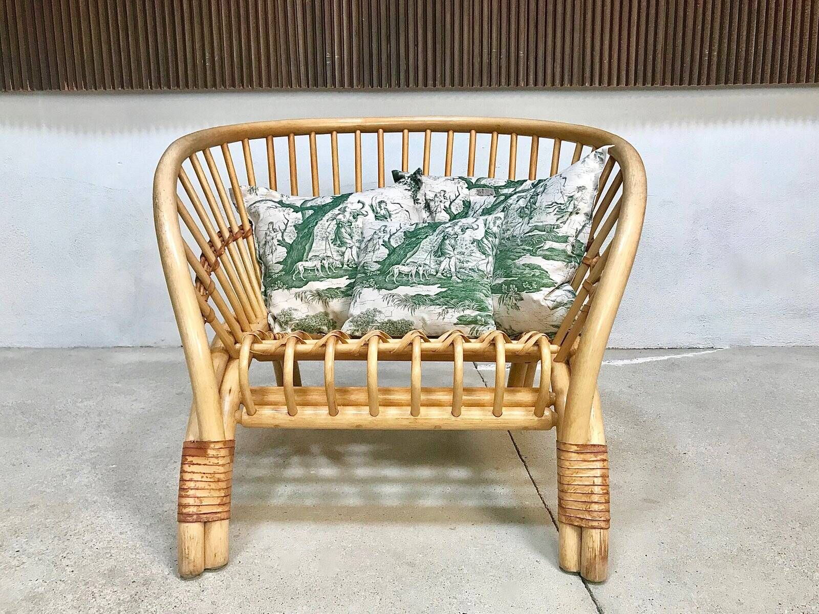 Handcrafted Bamboo lounge chair with leather lacings, Italy 1970s