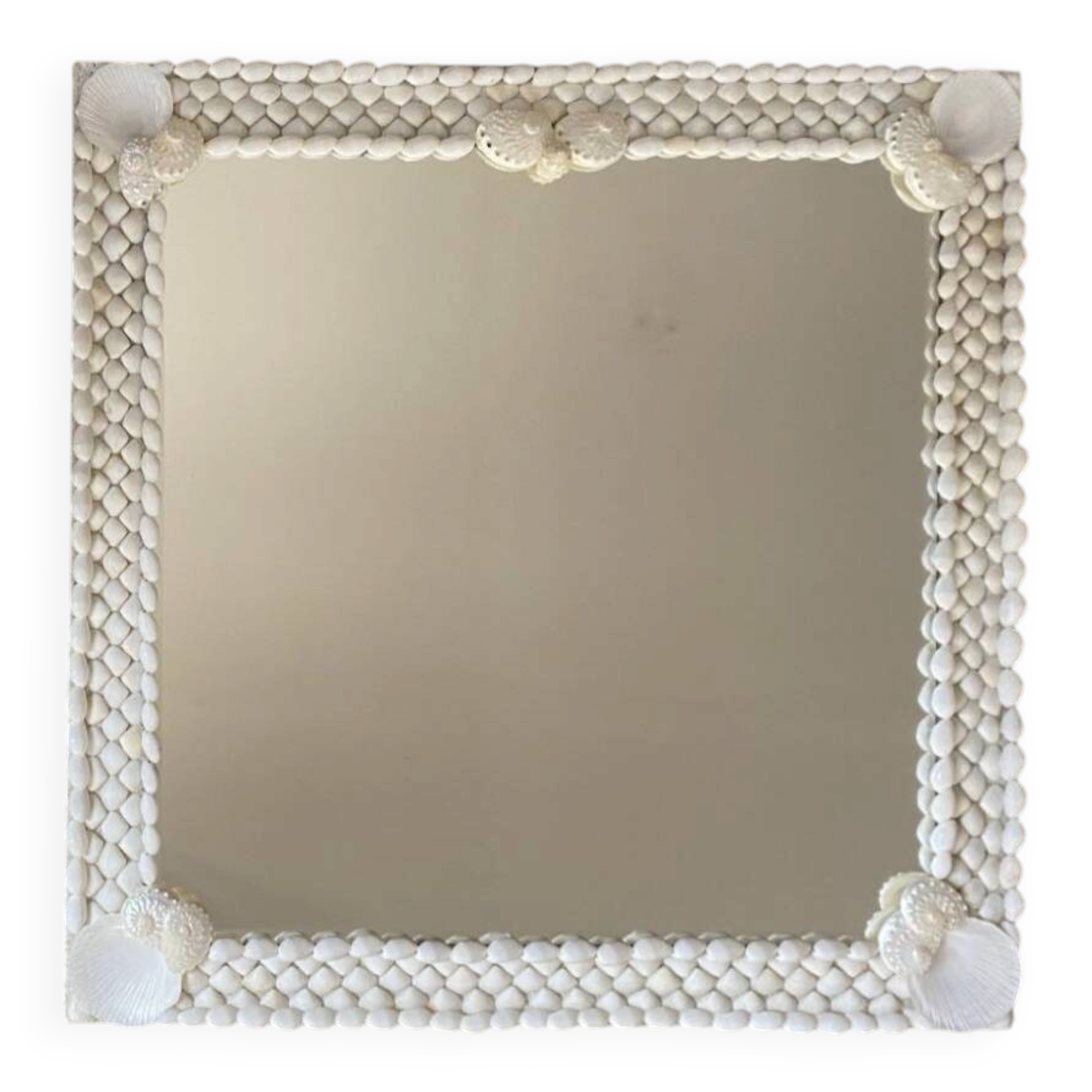 Miroir en bois et coquillages