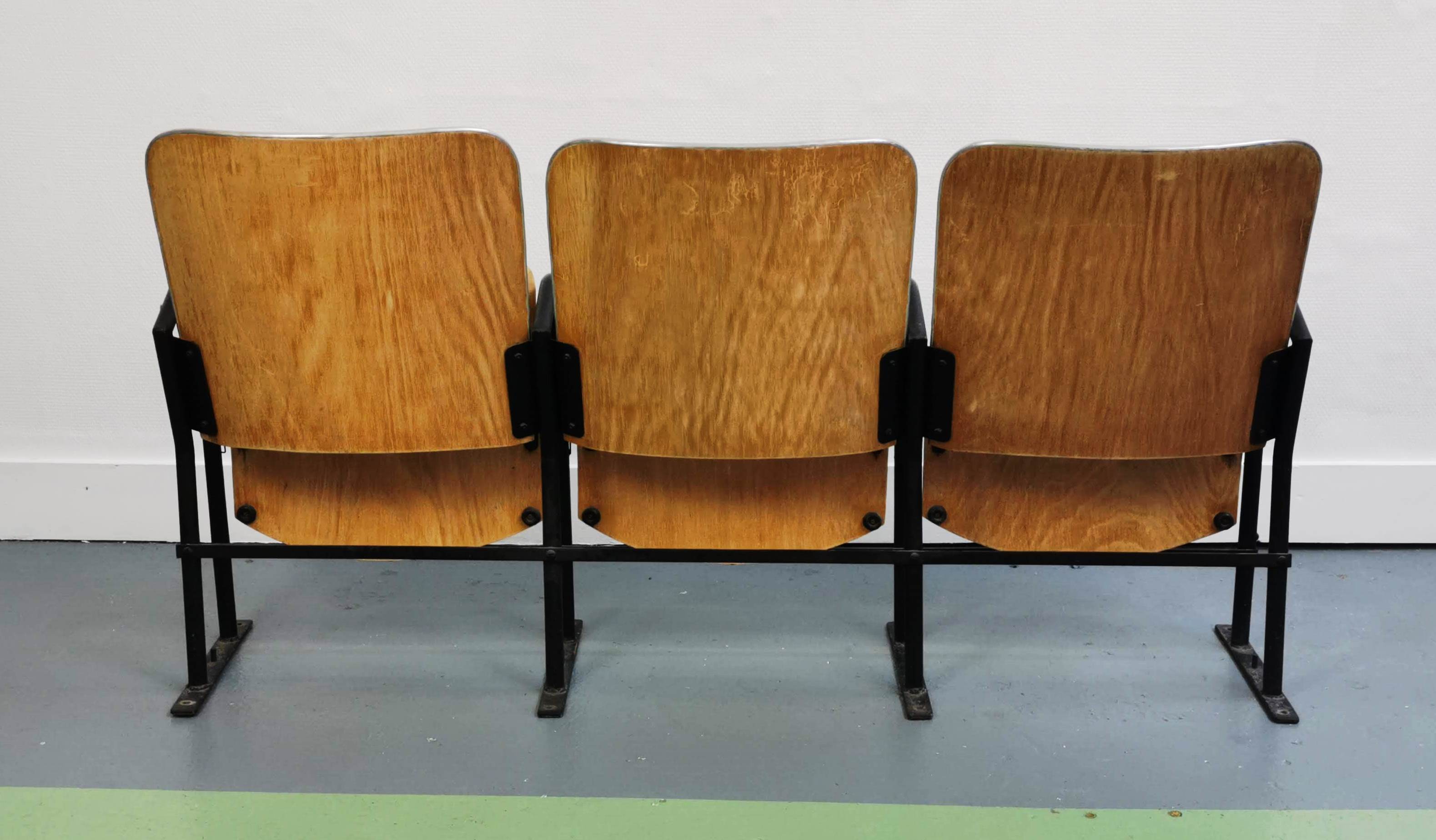 Triple theatre strapontin seats