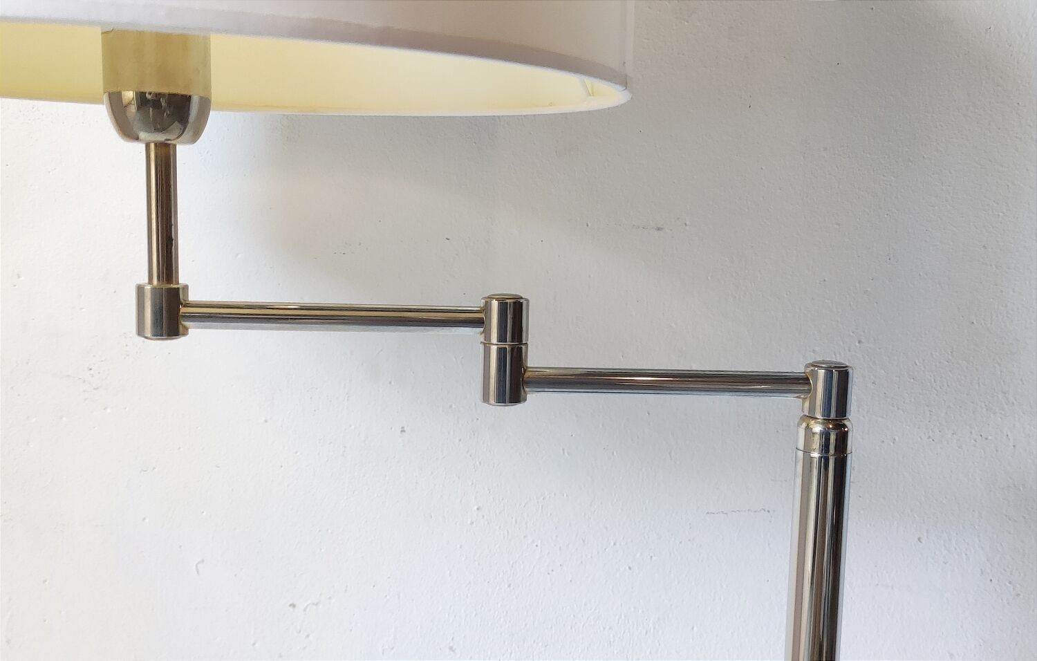 Articulated reading floor lamp from the 80s